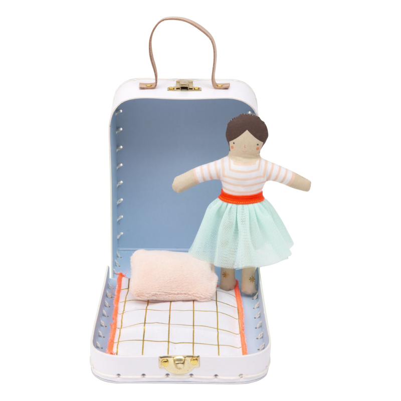 Valise-avec-poupee-lila